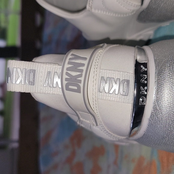 DKNY Women's Size 8.5 Kari-slip on white & silver sneakers - Picture 8 of 12